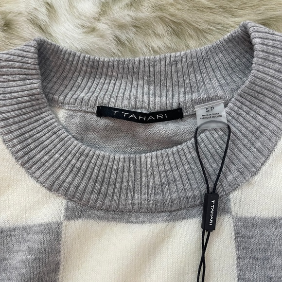 T Tahari Gray and Cream Crew Neck Sweater with Checkered Pattern - Picture 6 of 9